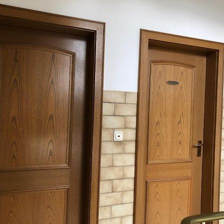 Gaestehaus Hotel Wilms Keulen Buitenkant foto