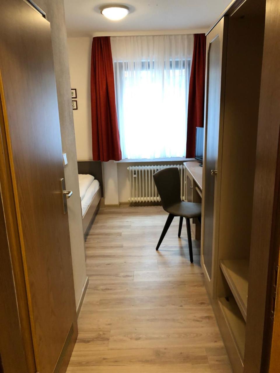 Gaestehaus Hotel Wilms Keulen Buitenkant foto