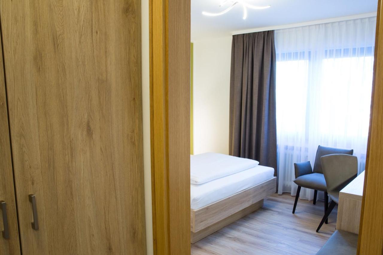 Gaestehaus Hotel Wilms Keulen Buitenkant foto
