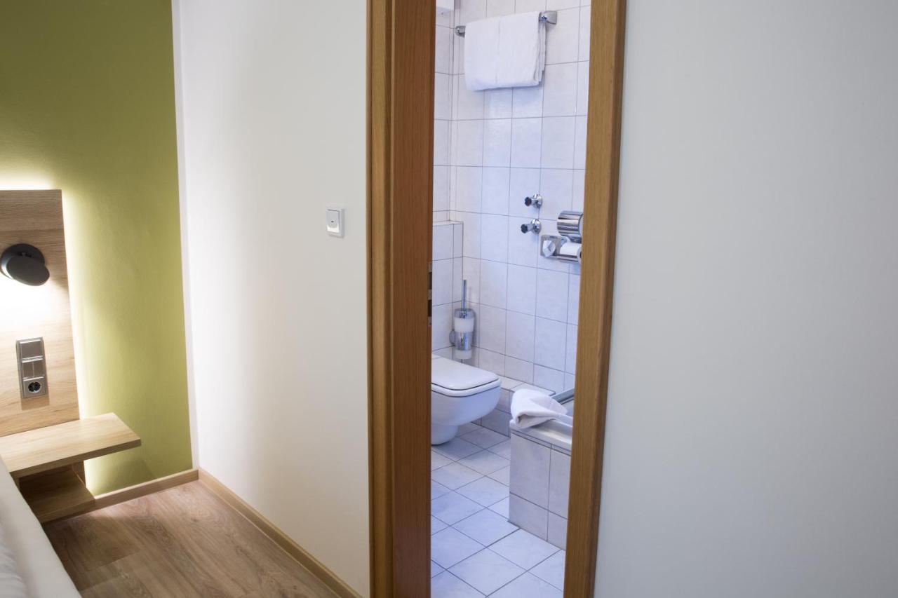 Gaestehaus Hotel Wilms Keulen Buitenkant foto